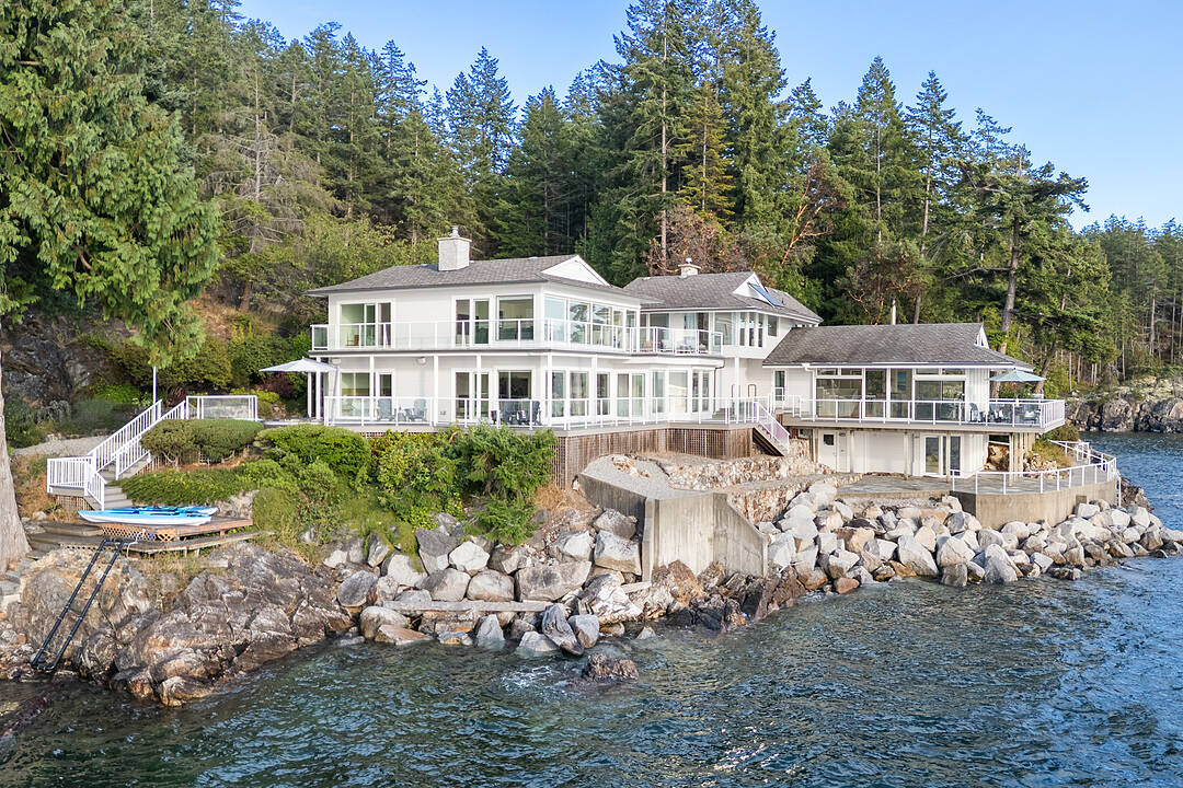 11113 Sunshine Coast Hwy, Halfmoon Bay, British Columbia