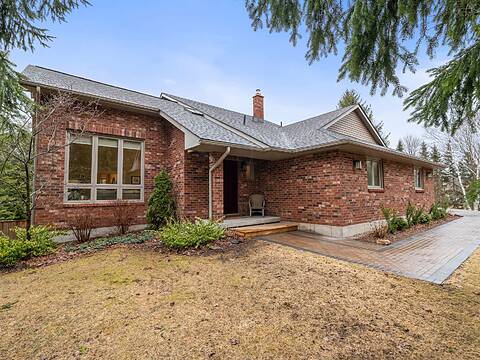 8100 Woodland Ave, Port Hope