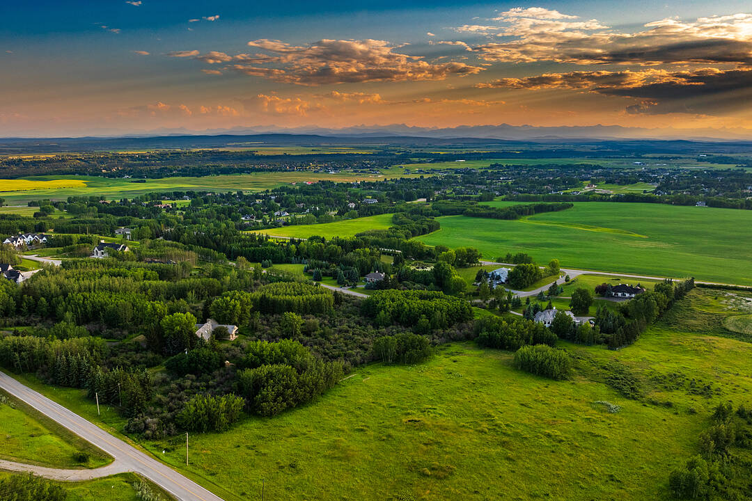237 Escarpment Drive, Rural Rocky View County, Alberta
