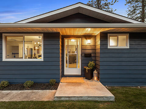 4239 4th Avenue, Peachland