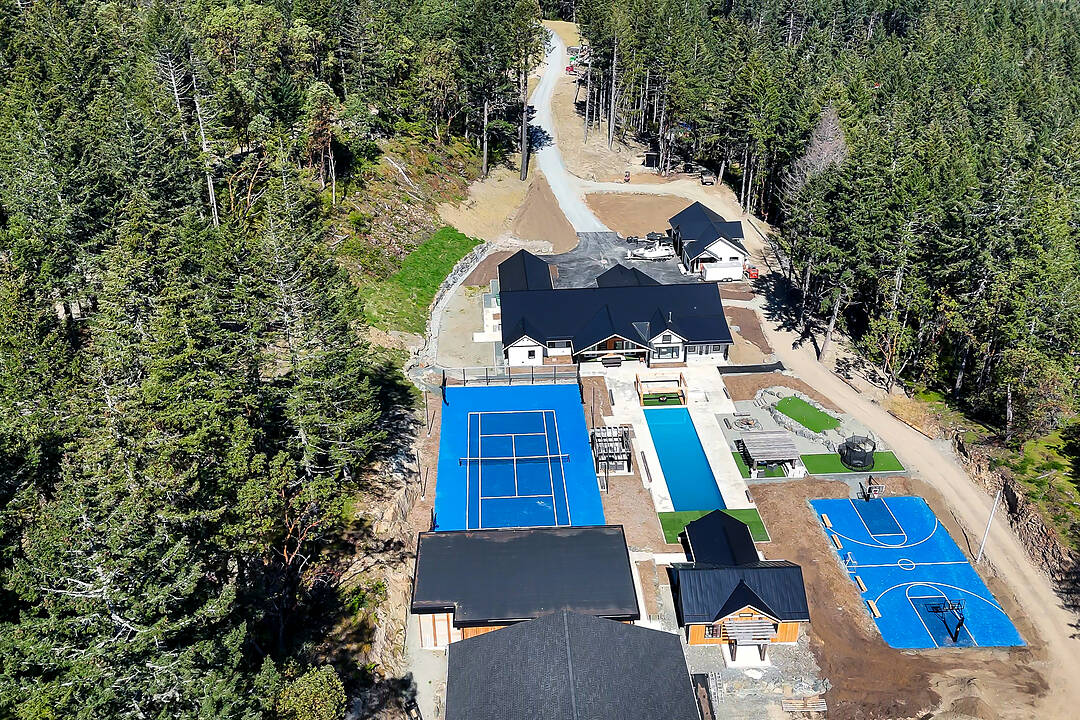 6707 Willis Point Road, Central Saanich, British Columbia