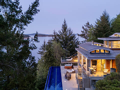 1580 Lands End Road, North Saanich