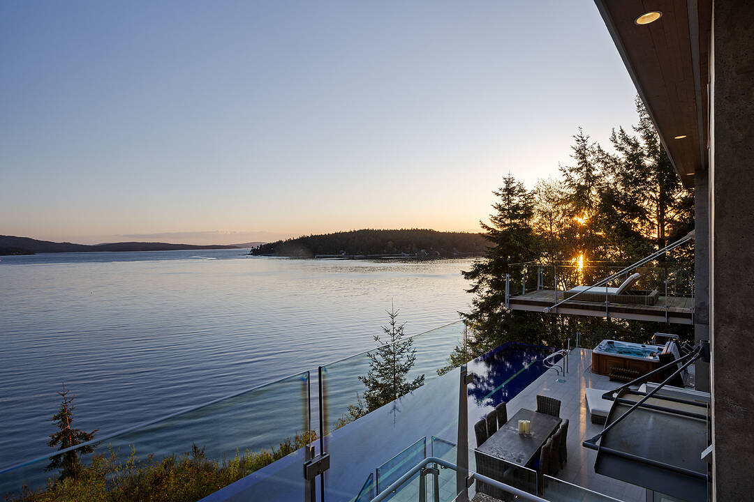 1580 Lands End Road, North Saanich, British Columbia