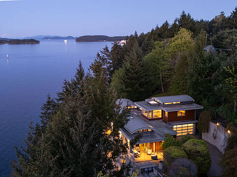 1580 Lands End Road, North Saanich