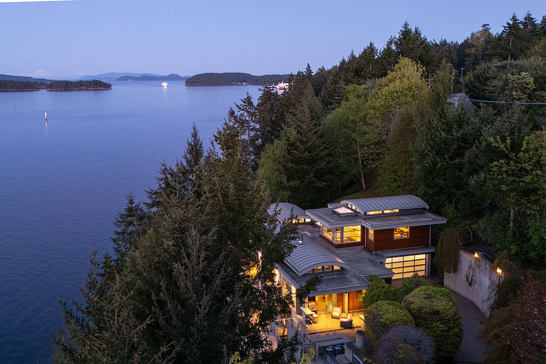 1580 Lands End Road, North Saanich, British Columbia