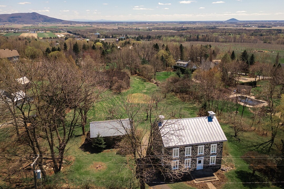 411 Ch. des Moulins, Mont-Saint-Hilaire, Quebec