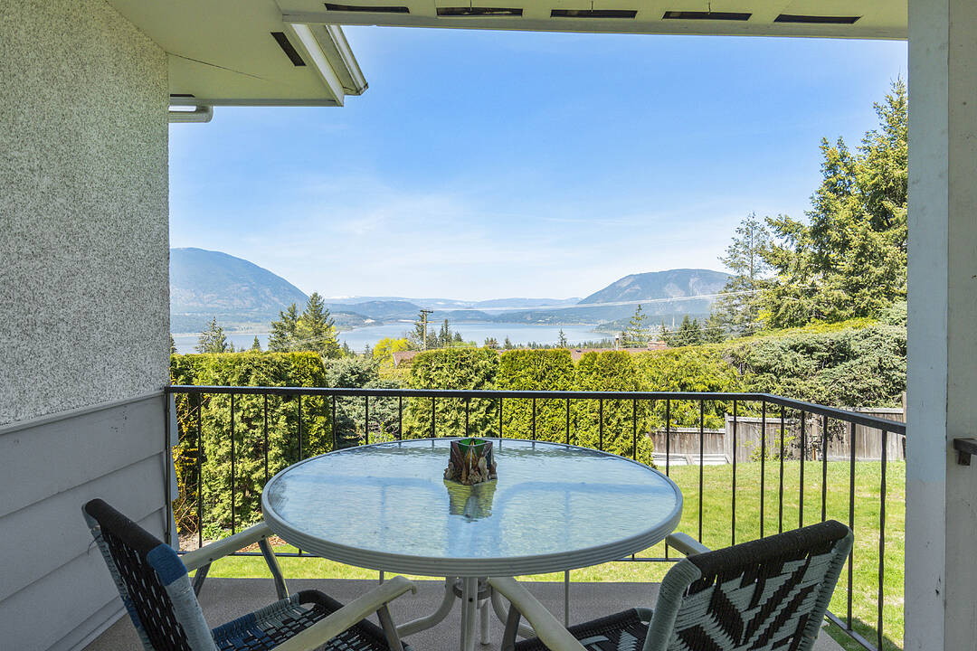 1290 15th Street, Salmon Arm, British Columbia