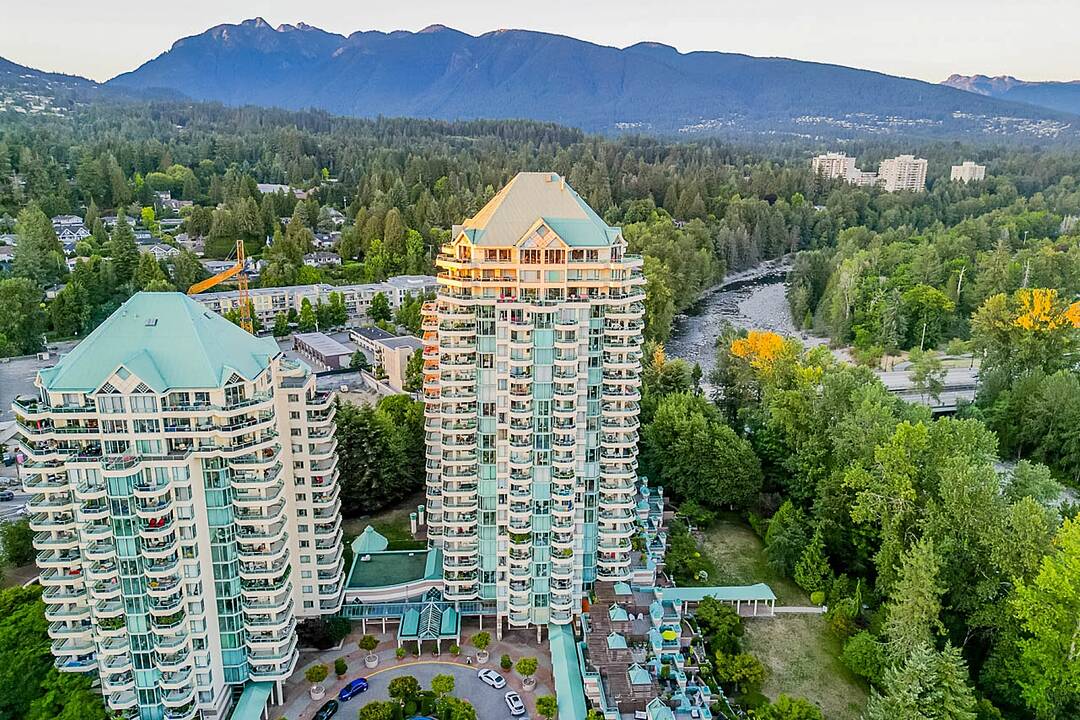 20C-338 Taylor Way, West Vancouver, British Columbia