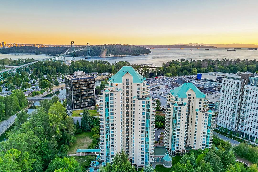 20C-338 Taylor Way, West Vancouver, British Columbia