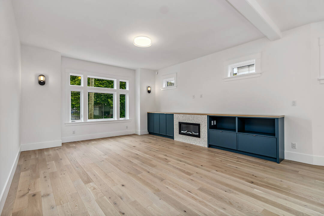 3-1915 Fernwood Road, Victoria, British Columbia