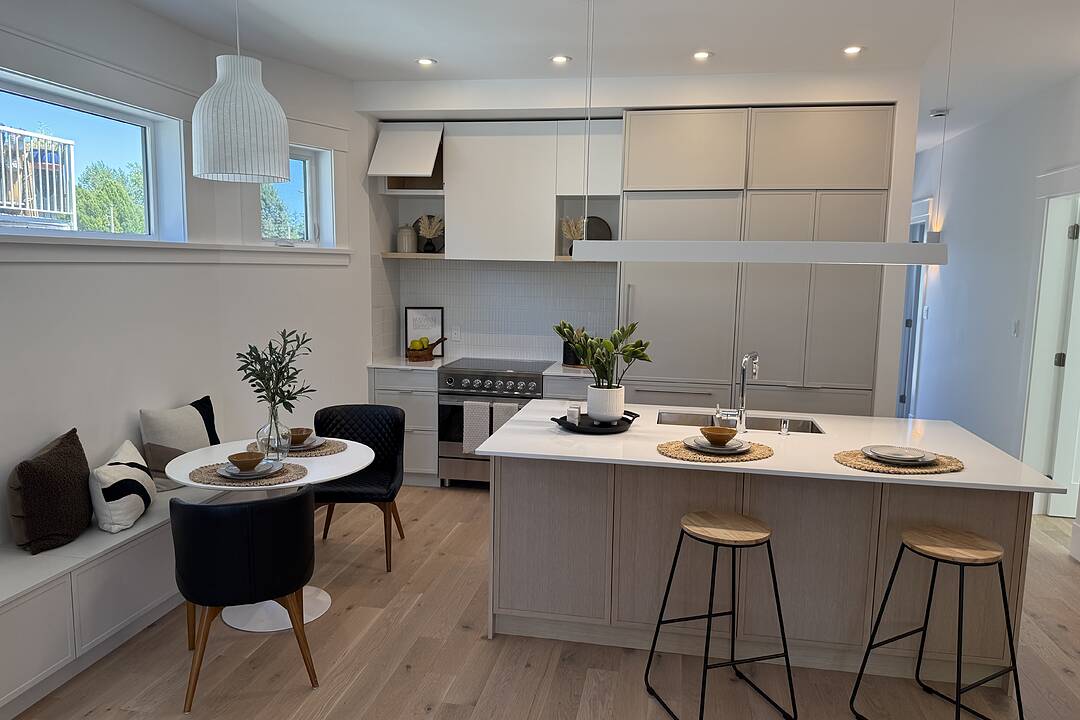 3-1915 Fernwood Road, Victoria, British Columbia