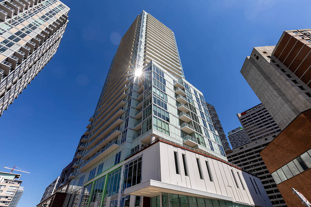 33 Helendale Ave #2110, Toronto, Ontario