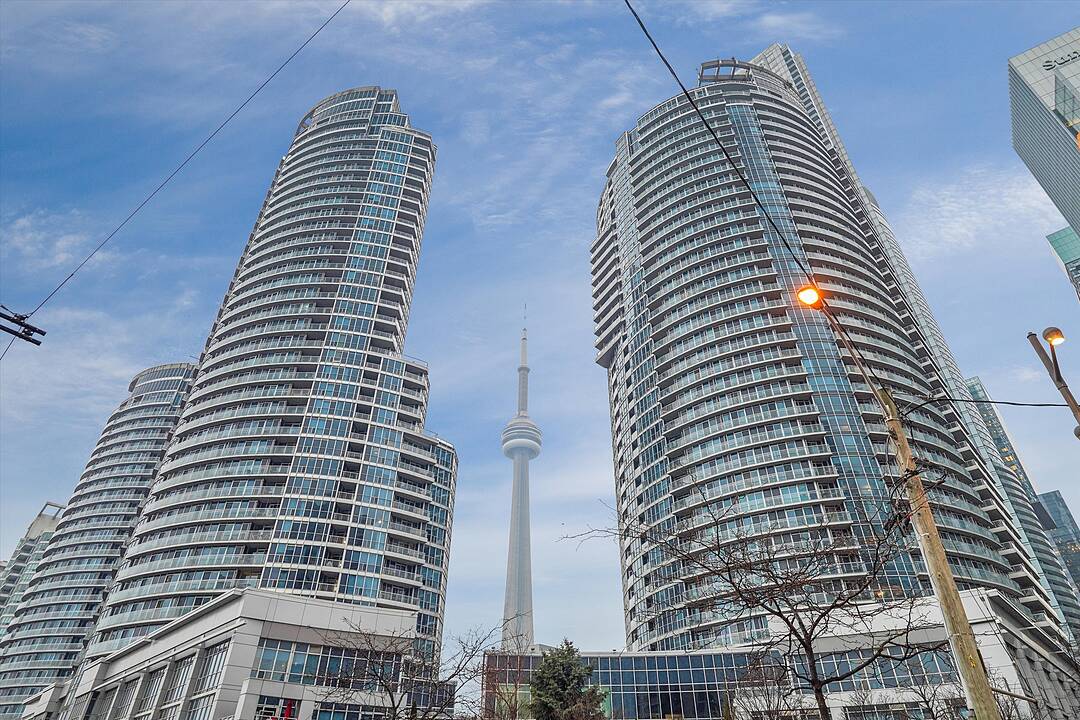 218 Queens Quay W #1804, Toronto, Ontario