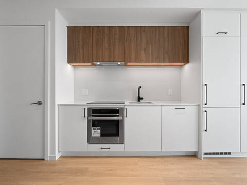 689 The Queensway #PH 813, Toronto