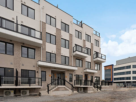 1695 Dersan St #204, Pickering