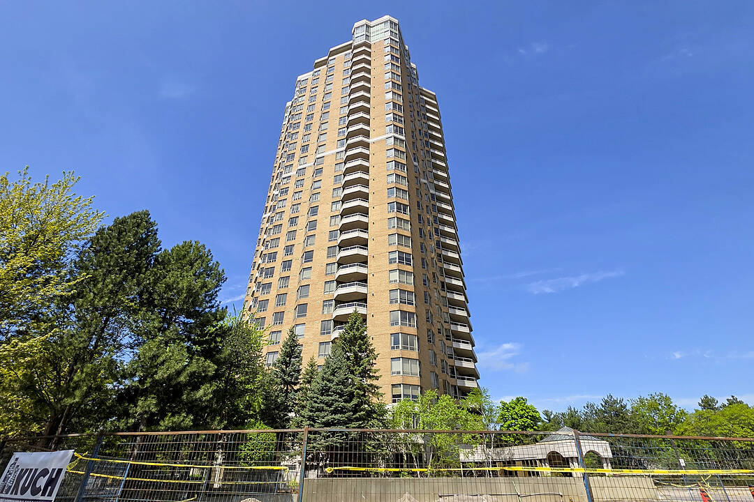 89 Skymark Dr #611, Toronto, Ontario