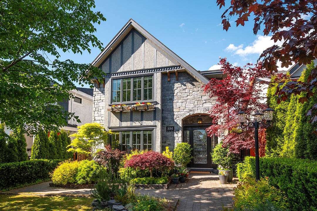 336 17th Street W, North Vancouver, British Columbia