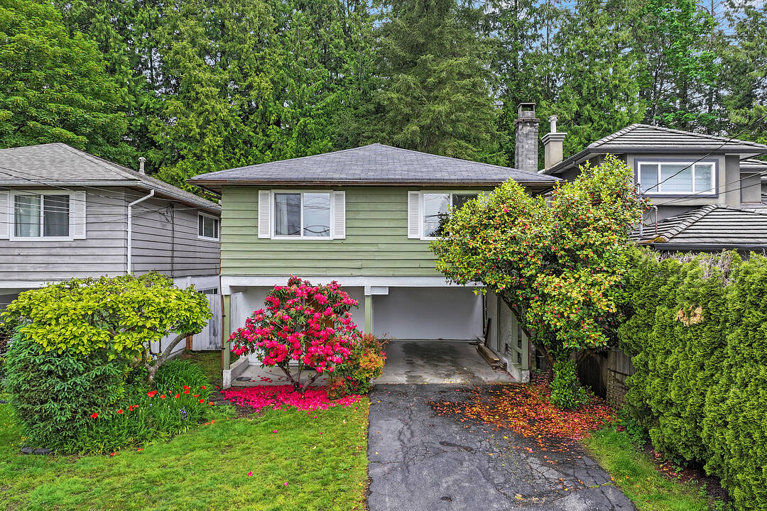 1560 Burrill Avenue, North Vancouver, British Columbia