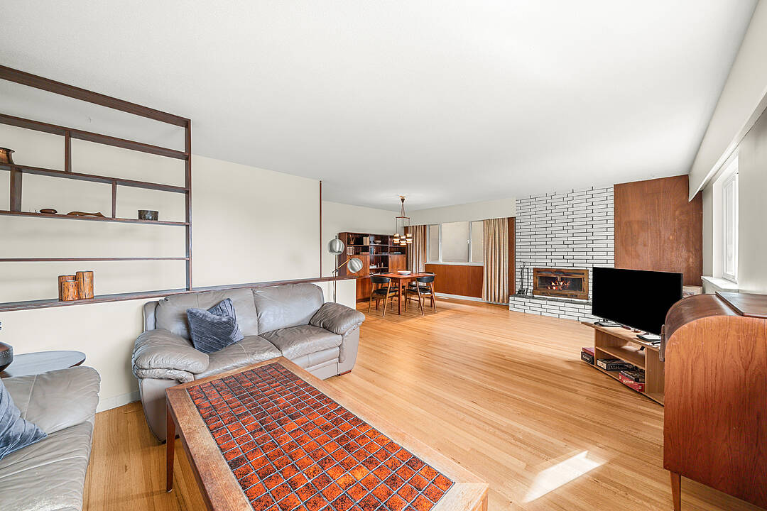 1560 Burrill Avenue, North Vancouver, British Columbia