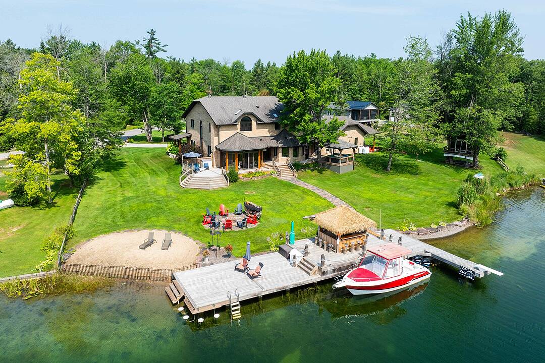 7583 Oak Point Road, Severn, Ontario