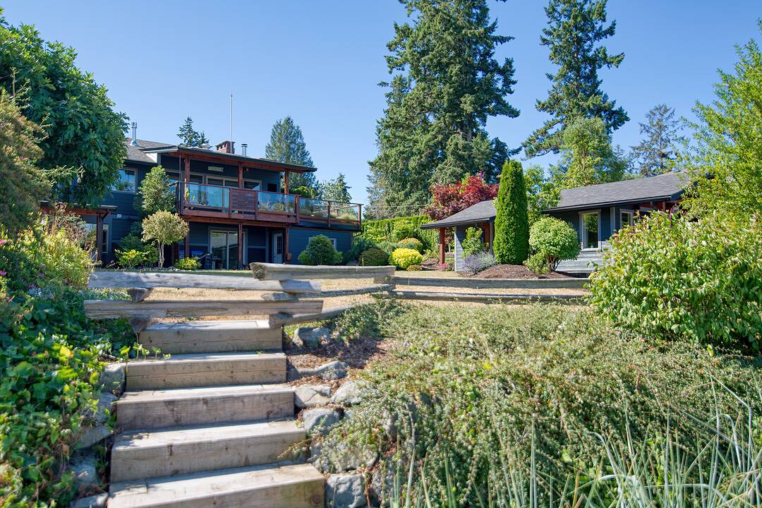5672 Osprey Street, Sechelt, British Columbia