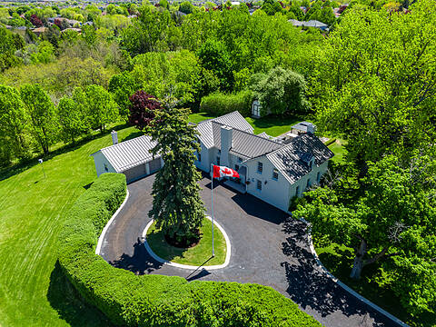 220 Old Yonge St, Aurora