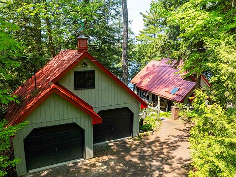 1050 Cobble Rose Lane, Minden Hills