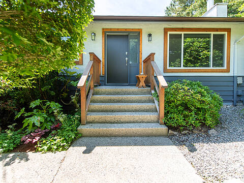 5711 Trail Avenue, Sechelt