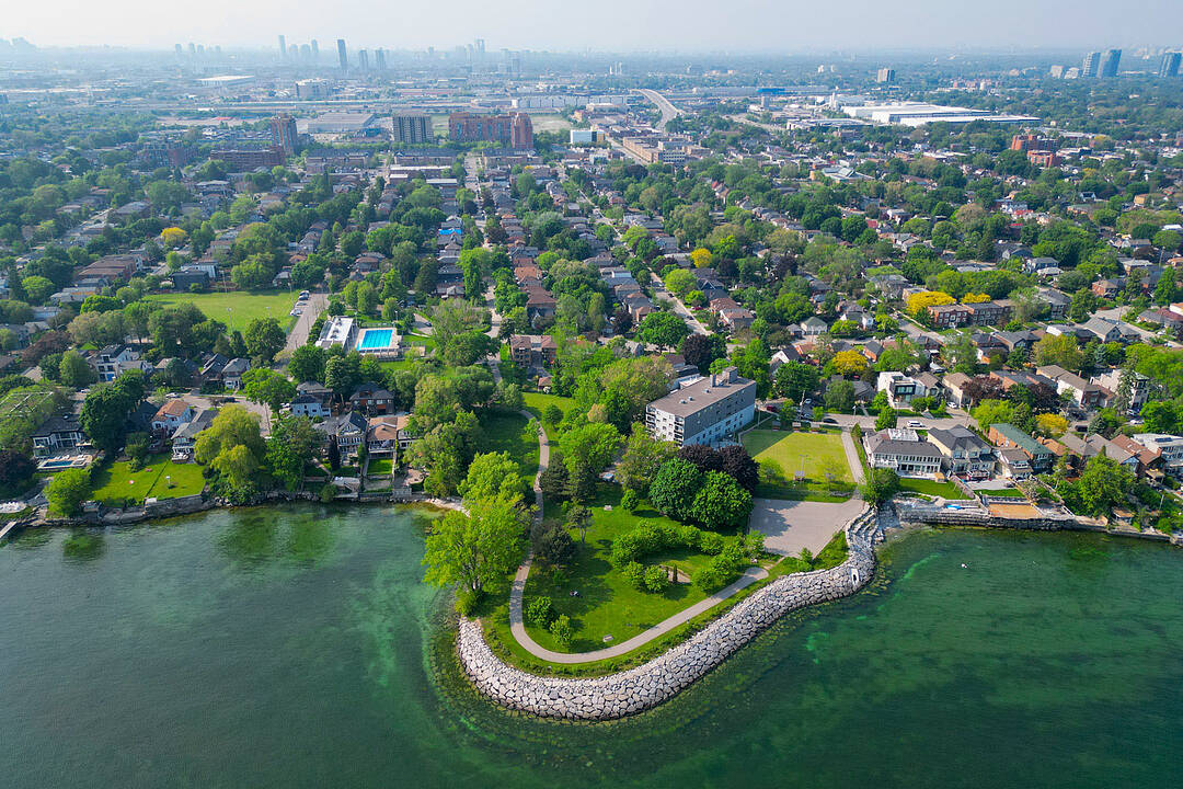 165 Lake Shore Dr, Toronto, Ontario