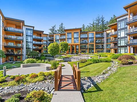 14855 Thrift Avenue #214, White Rock