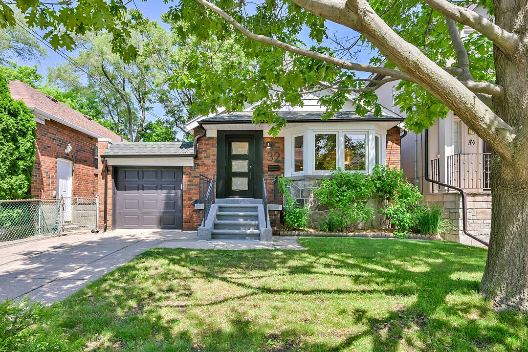 32 Davies Cres, Toronto, Ontario