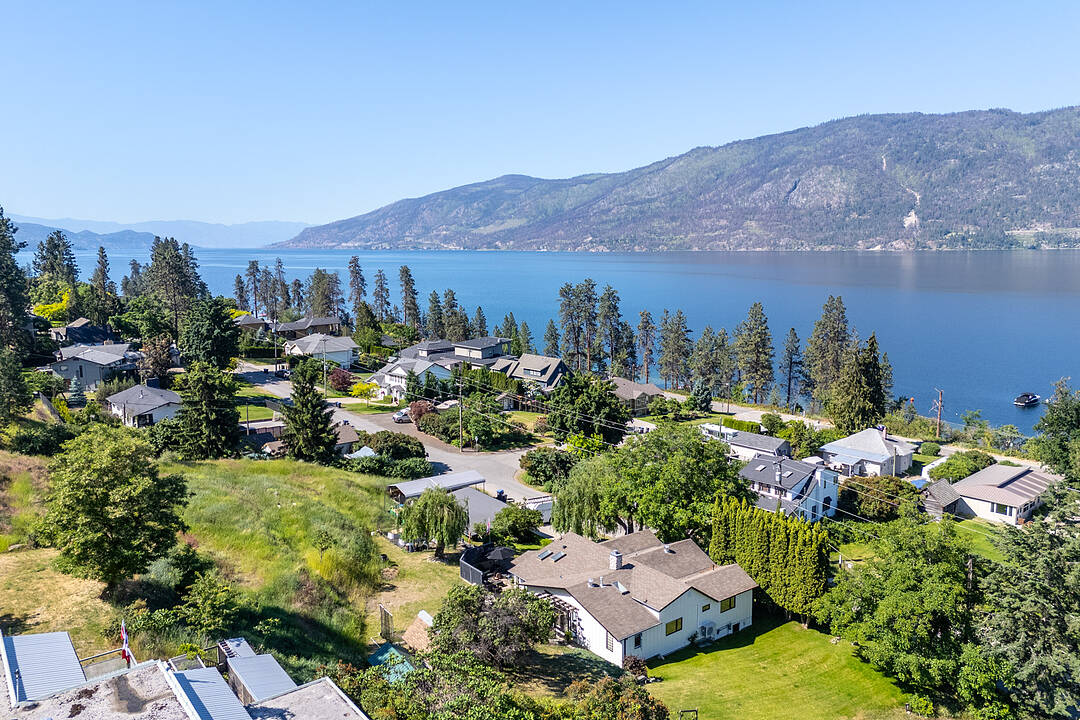 11263 Maddock Avenue, Lake Country, British Columbia