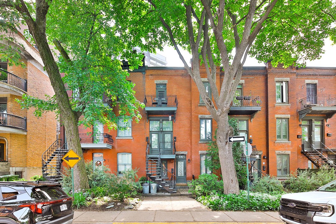 12 Av. Querbes, Outremont, Québec