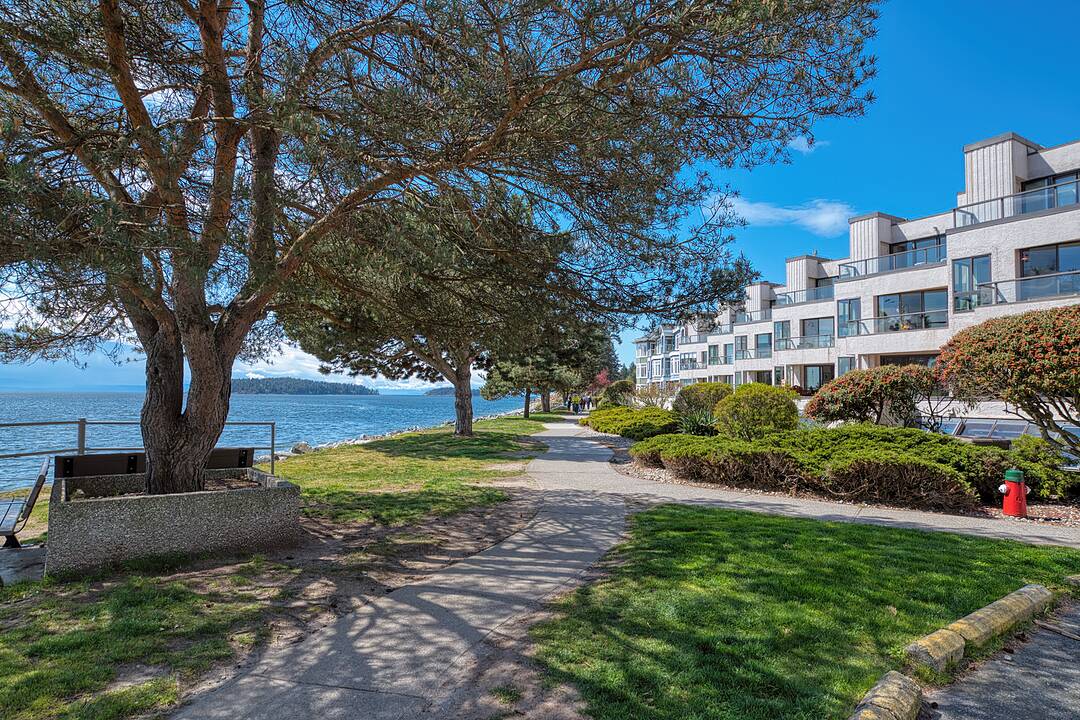 5477 Wharf Avenue #5, Sechelt, British Columbia