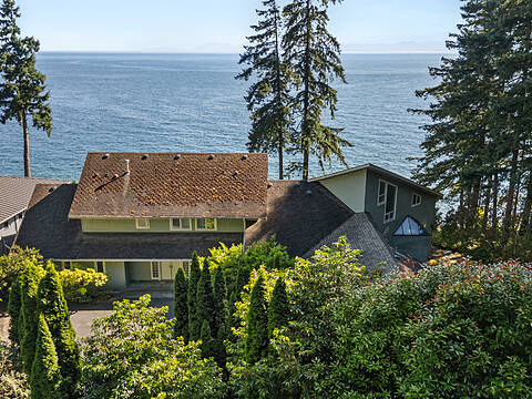 2525 Lower Road, Roberts Creek