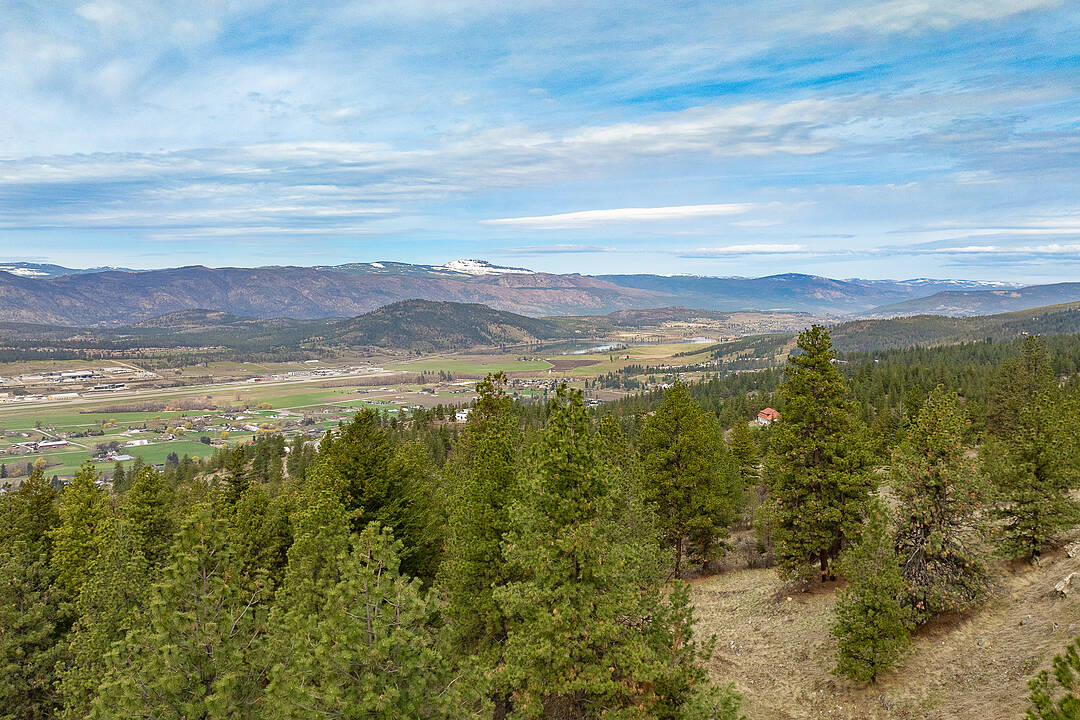 5601 Twin Creek Place, Kelowna, British Columbia