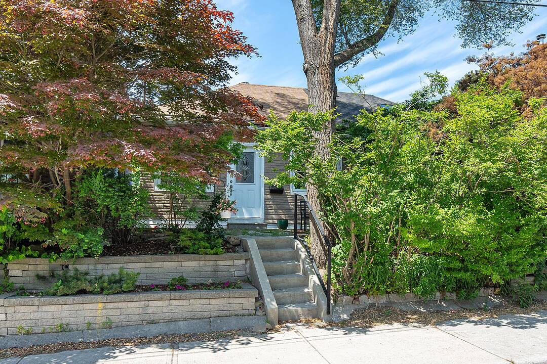 692 Woodbine Ave, Toronto, Ontario