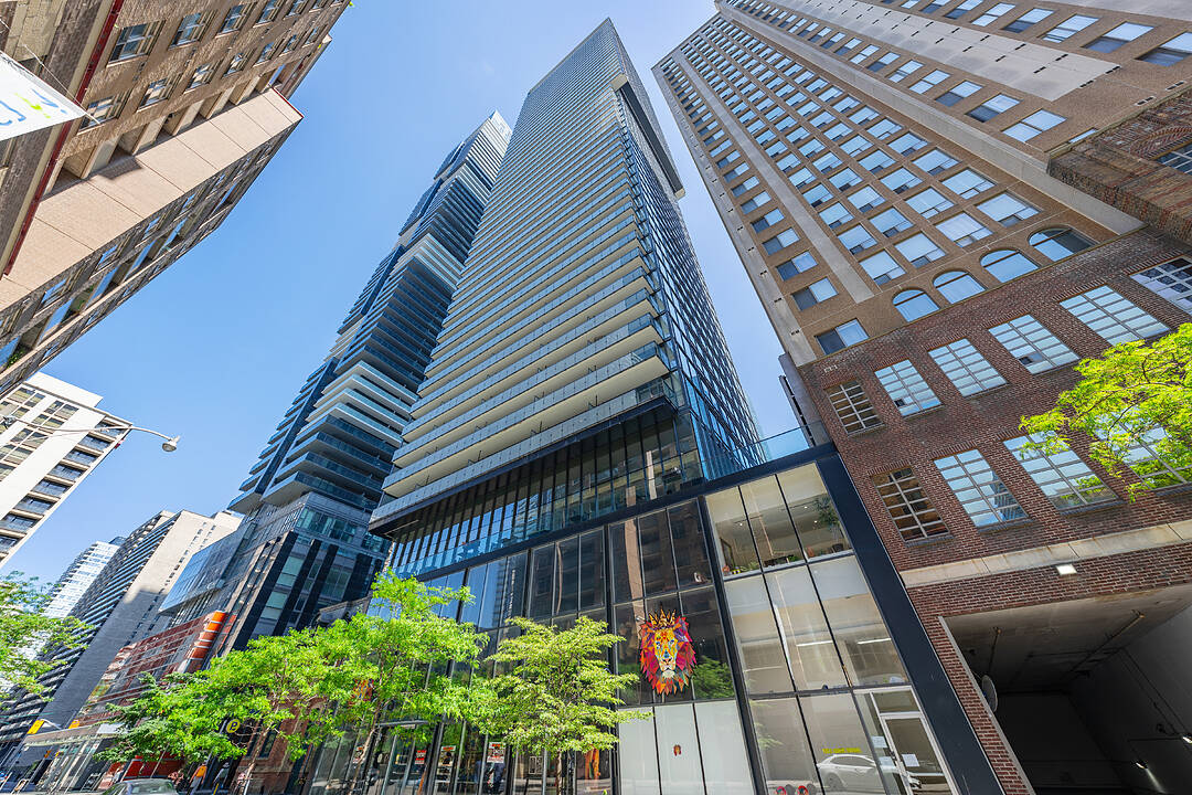 15 Grenville St #4007, Toronto, Ontario