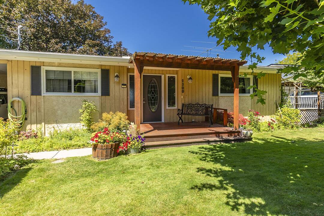 2300 Charleswood Drive, Kelowna, British Columbia