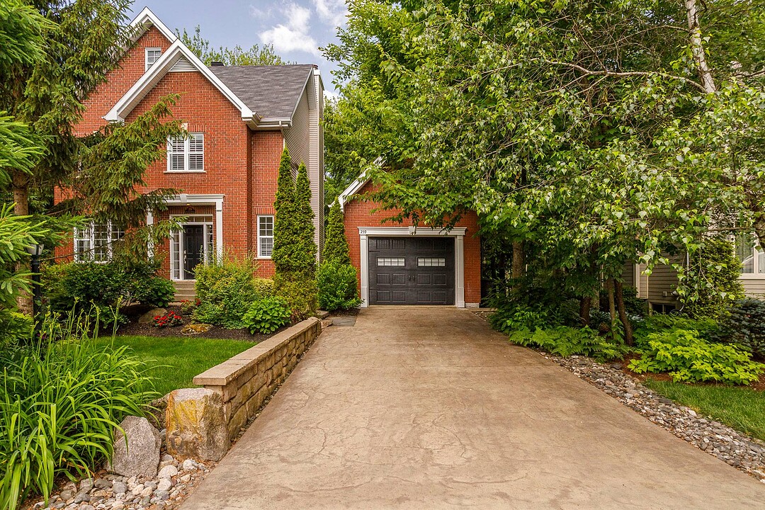 259 Rue des Patriotes, Bromont, Québec
