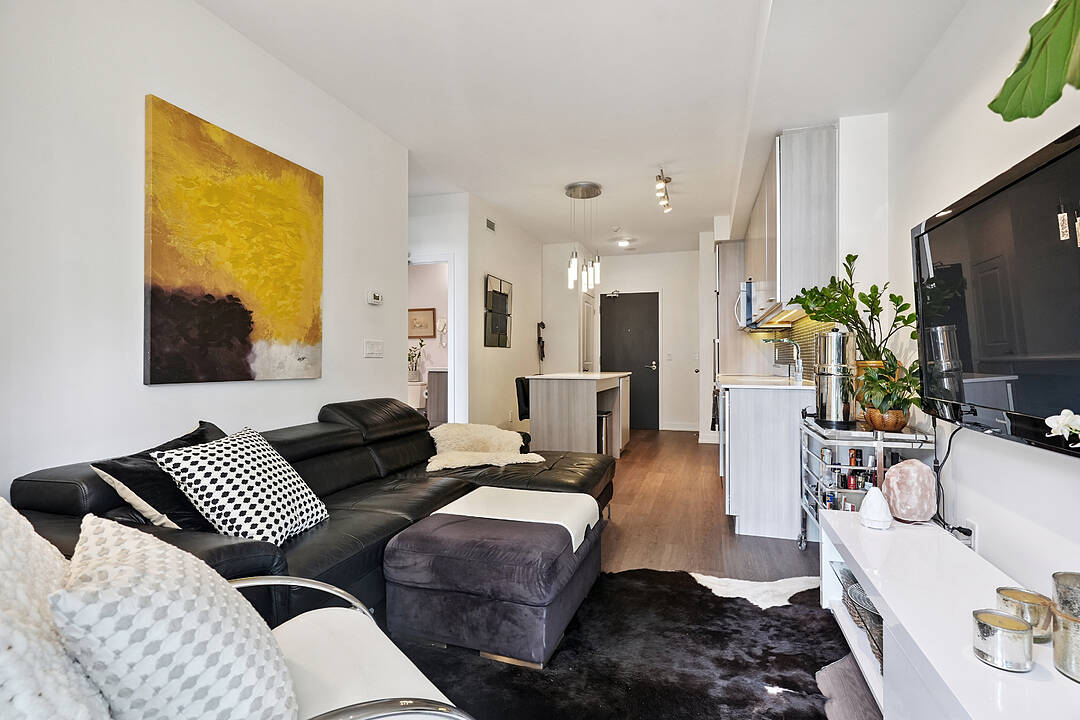 105 George St #903, Toronto, Ontario