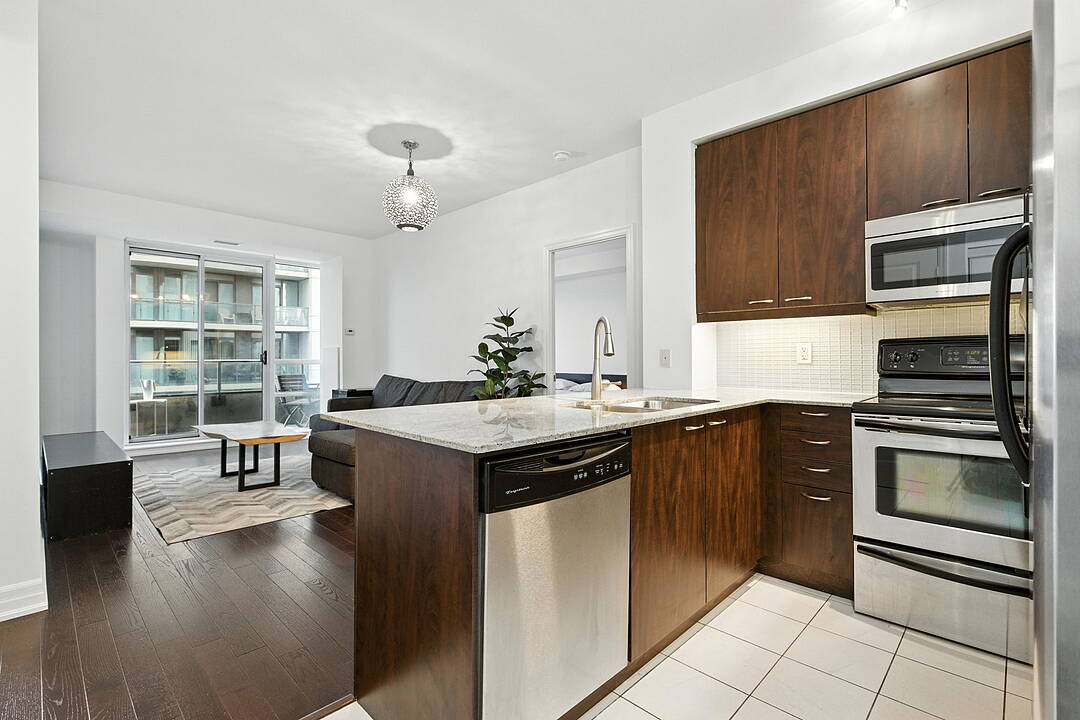 500 St Clair Ave W #502, Toronto, Ontario