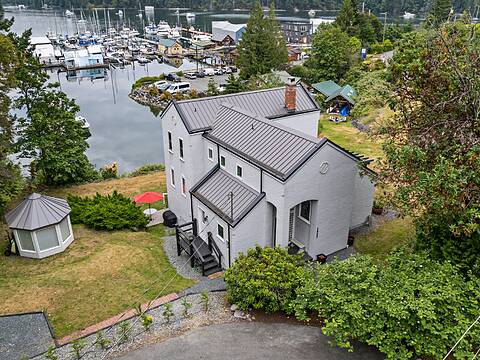 5025 Genoa Bay Road, Duncan