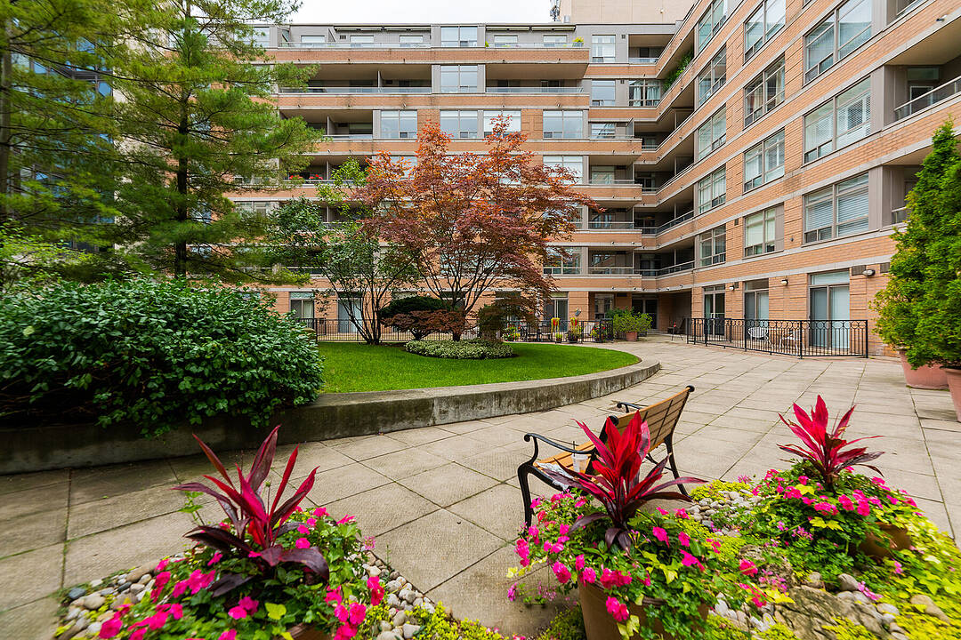 5 Rosehill Ave #805, Toronto, Ontario