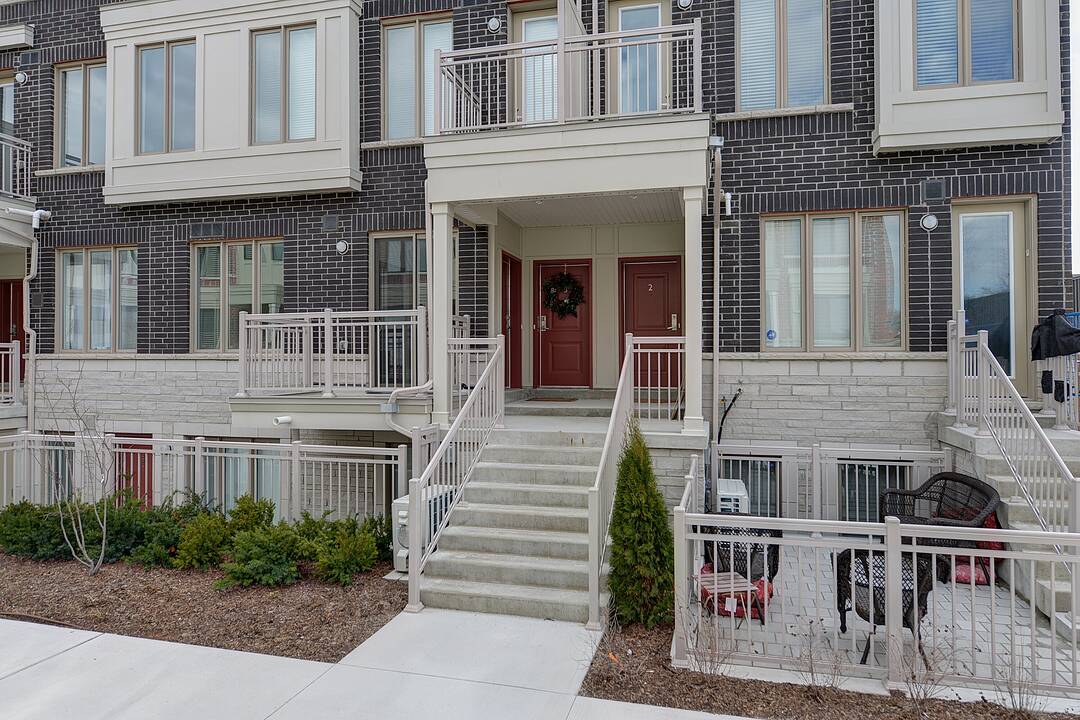 90 Eastwood Park Gdns #10-4, Toronto, Ontario