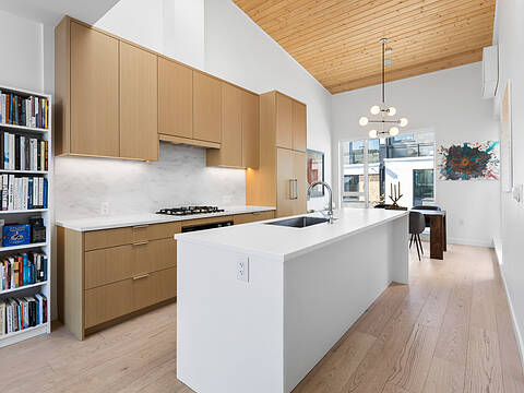 222 - 650 E 2nd Street, North Vancouver