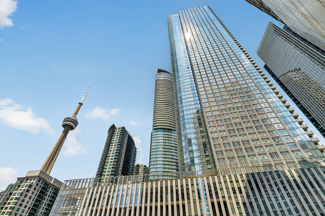 10 York St #2105, Toronto, Ontario