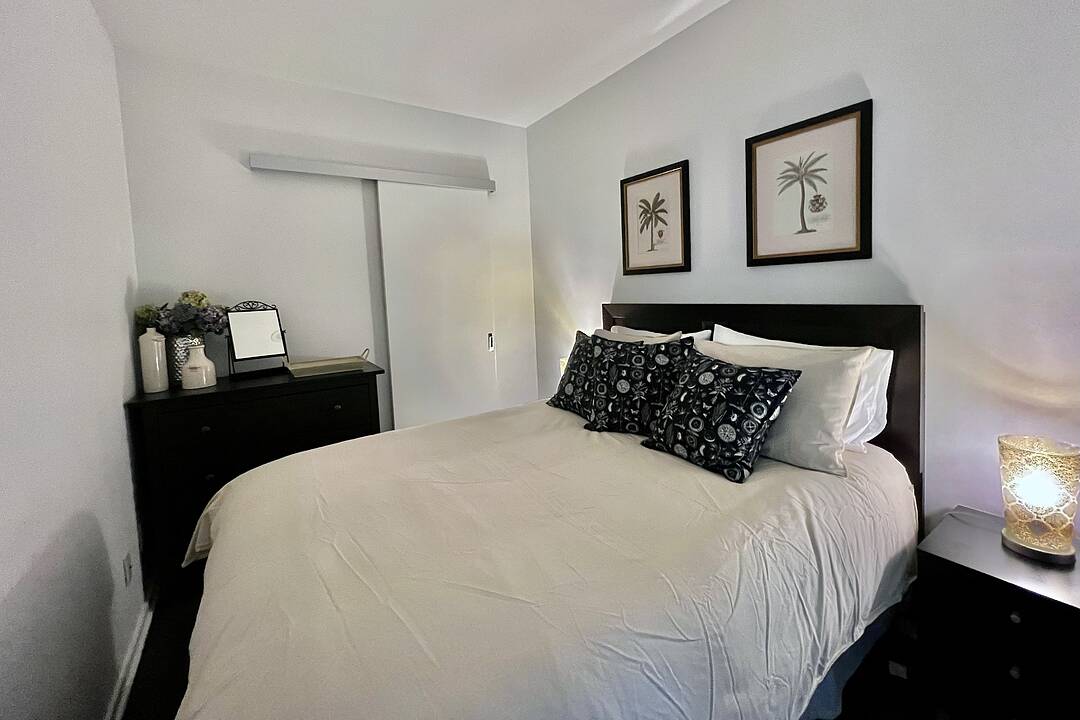 8 Charlotte St #210, Toronto, Ontario