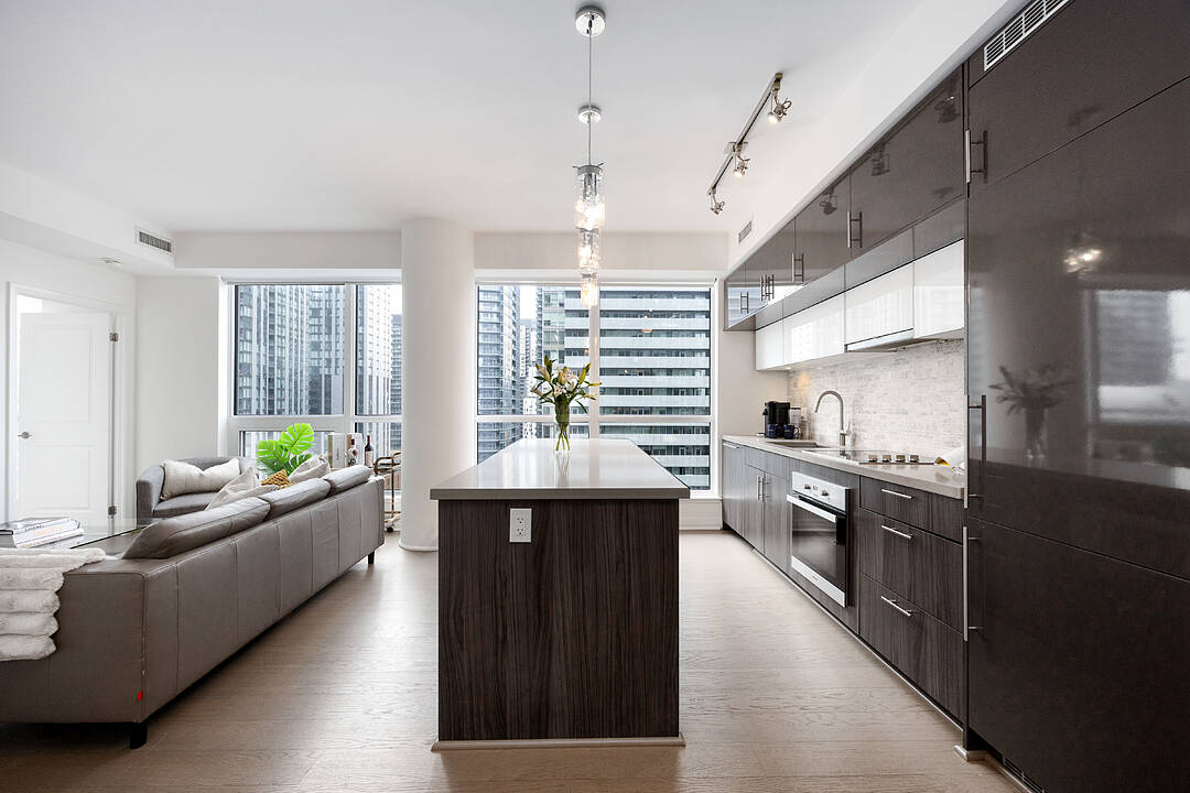 8 Mercer St #2211, Toronto, Ontario