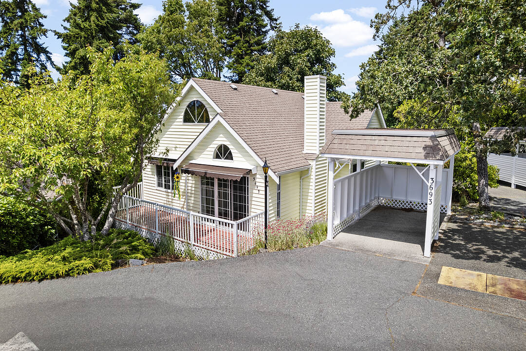 3693-1507 Queensbury Avenue, Saanich, British Columbia
